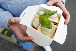 Ролл с сейтаном, капсалон с фетой и другая необычная уличная еда в Петербурге