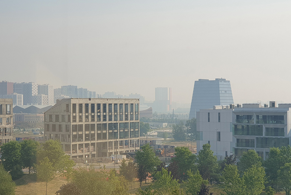 Москвичи второй день ощущают смог и запах гари
