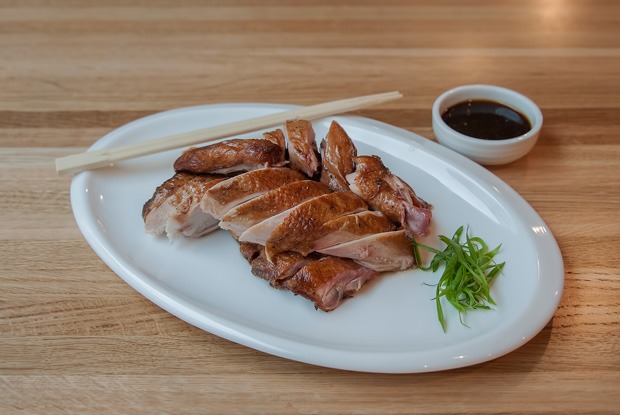 Закусочная Nomi, китайско-корейская кухня в Wang & Kim и другие открытия октября