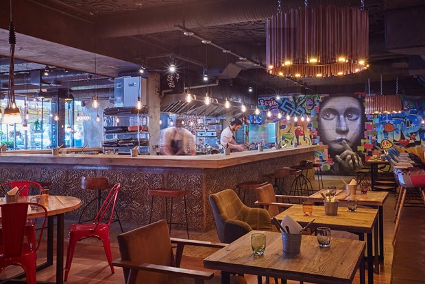 Мясной ресторан «Южане», гастропаб Funky Food, а также устричный бар в Москве