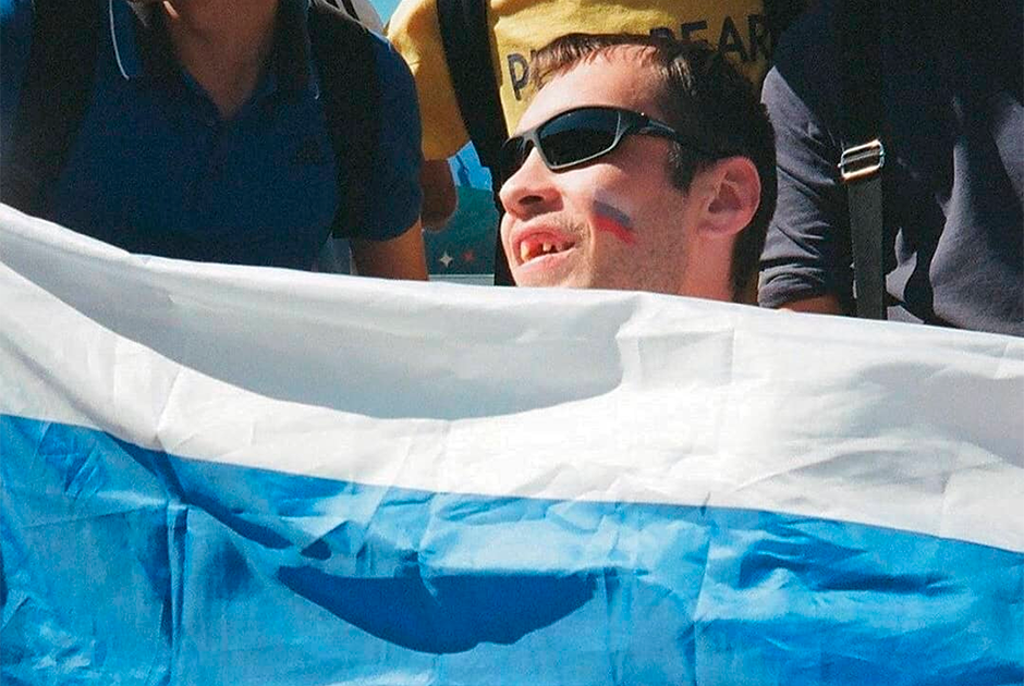 Инстаграм flagseverywhere о случайно встреченных флагах России