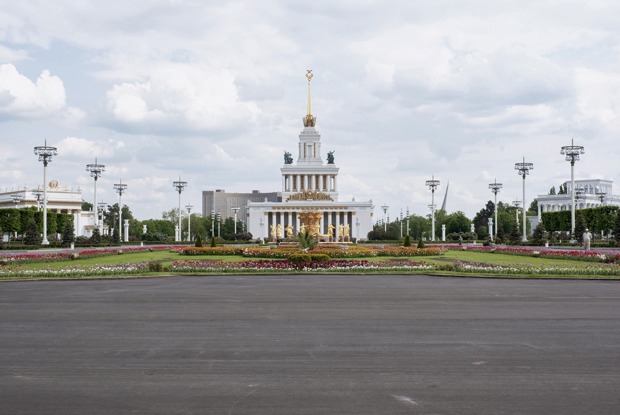 Совершенно безлюдные парки. Такими вы их уже не увидите