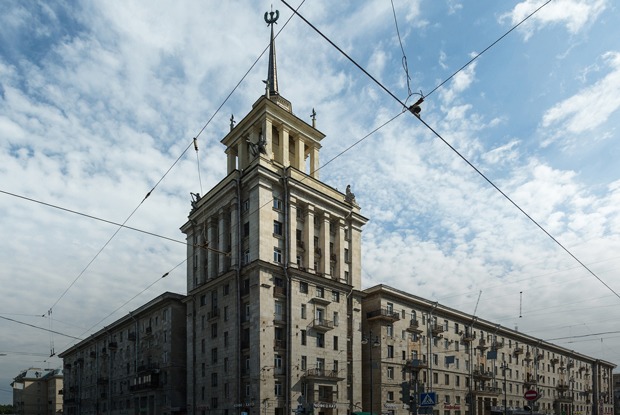 Я живу в доме со шпилем у парка Победы (Петербург)