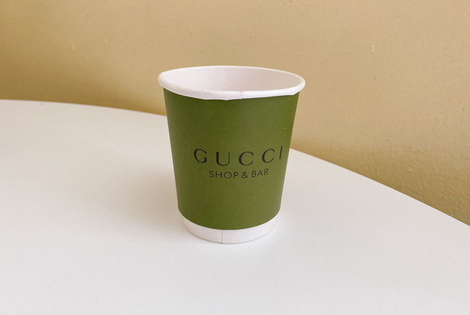 Одноразовый бумажный стакан Gucci за 15 тысяч рублей на «Авито»