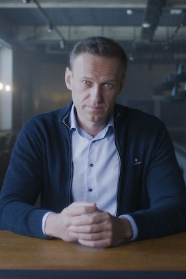 Как купить билет на онлайн-премьеру фильма «Навальный»