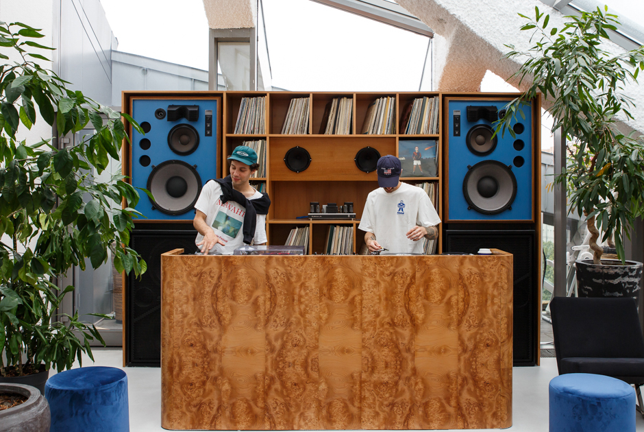 Паста, пластинки, петнаты: Found Record Store & Pizzeria в универмаге «Цветной»