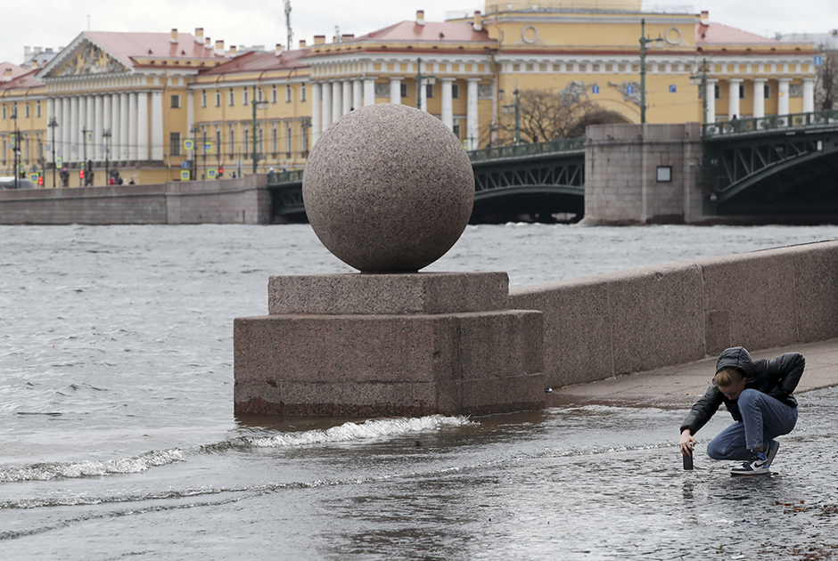 Ураган атакует Москву и Санкт-Петербург