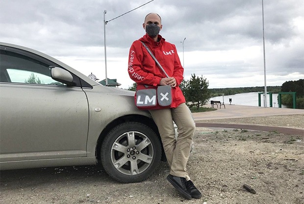 «Я не настолько популярен, чтобы меня часто узнавали»: Как скрипач в кризис пошел работать курьером