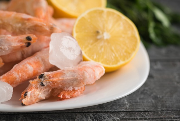Замороженные морепродукты в ресторане — это нормально?