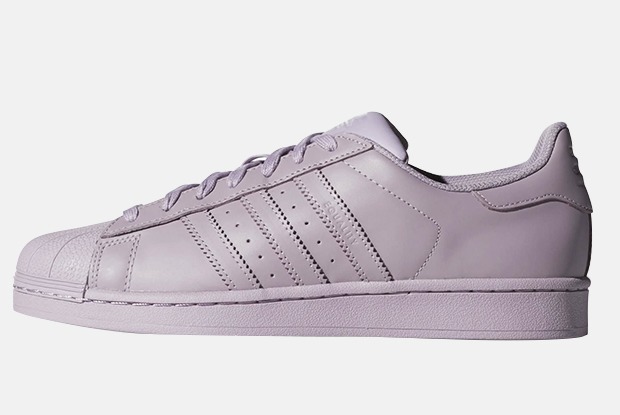 Сколько стоят кроссовки adidas Originals в Москве, Париже, Лондоне и в онлайн-магазине