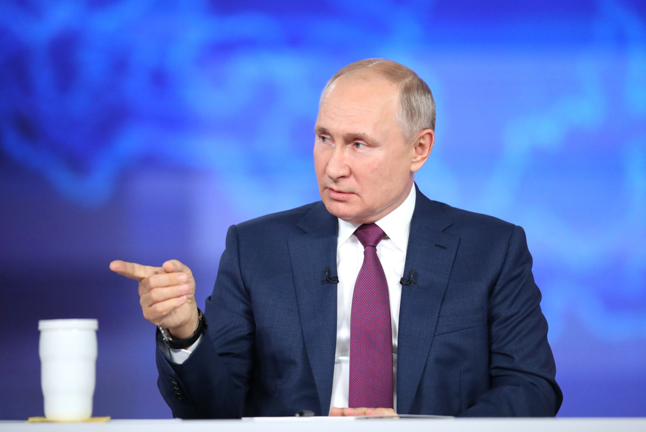 Вакцинация, Украина и цена на бананы — о чем говорил Путин на прямой линии