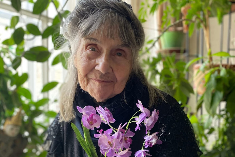 Эксперимент: Как бабушка с внучкой сняли видео для соцсети