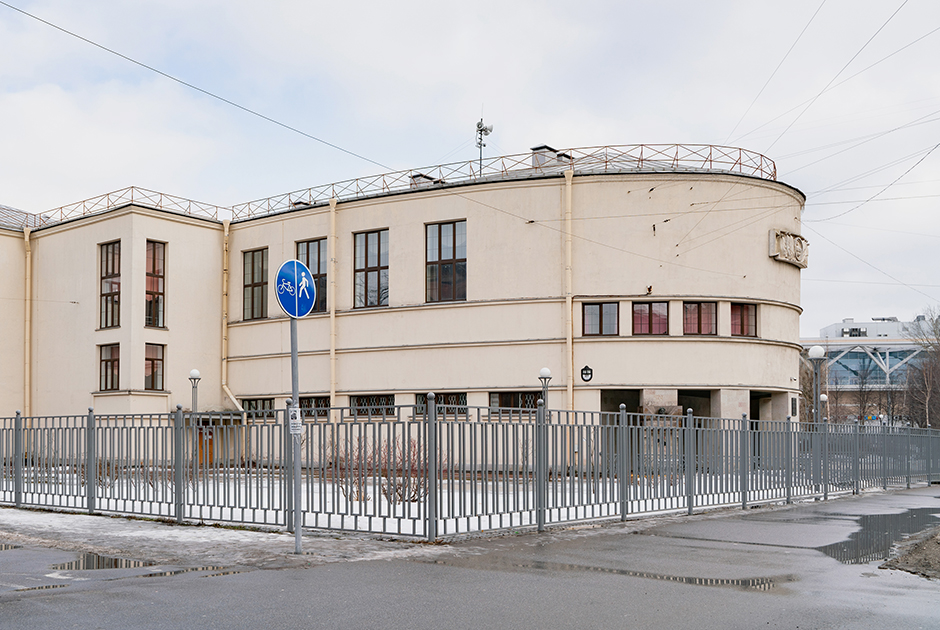 Три жилмассива, «баня-шайба», парк ЛТА и Дом специалистов: Прогулка от «Площади Мужества» до «Выборгской»
