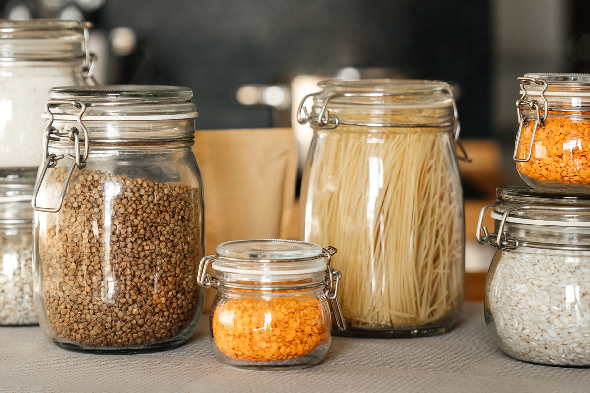Как правильно хранить продукты, чтобы максимально продлить их жизнь