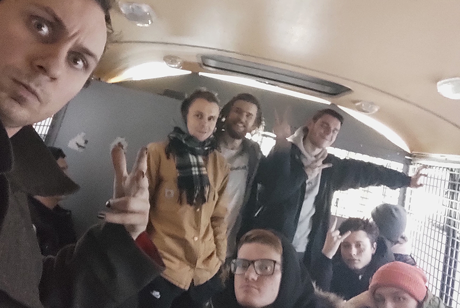 «Я четыре дня катаюсь в автозаке, потому что все спецприемники заняты»