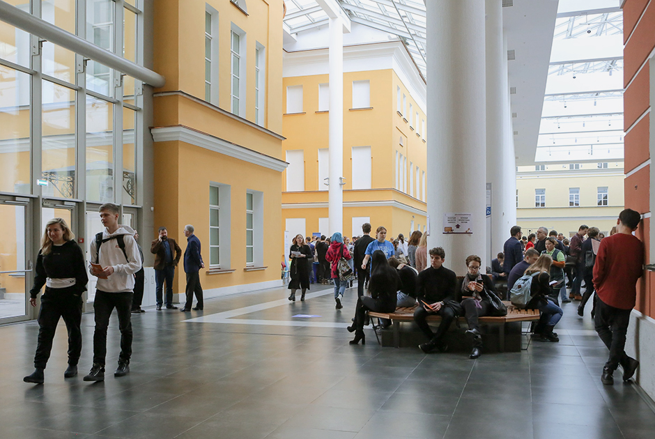 «Вышка» избавилась от десятка оппозиционных преподавателей — и это только за лето