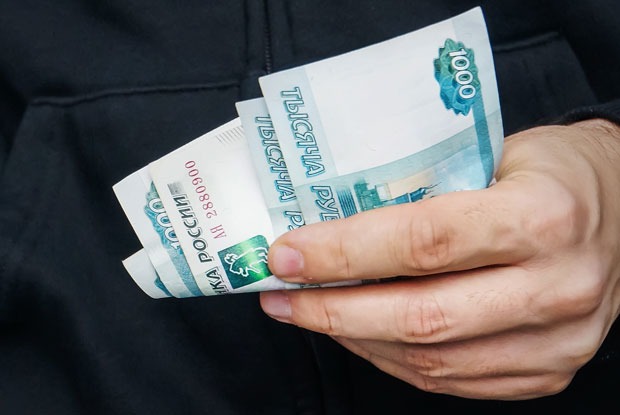 «Идите в бандиты: риски те же, а доходы больше»: Итоги года в российской экономике