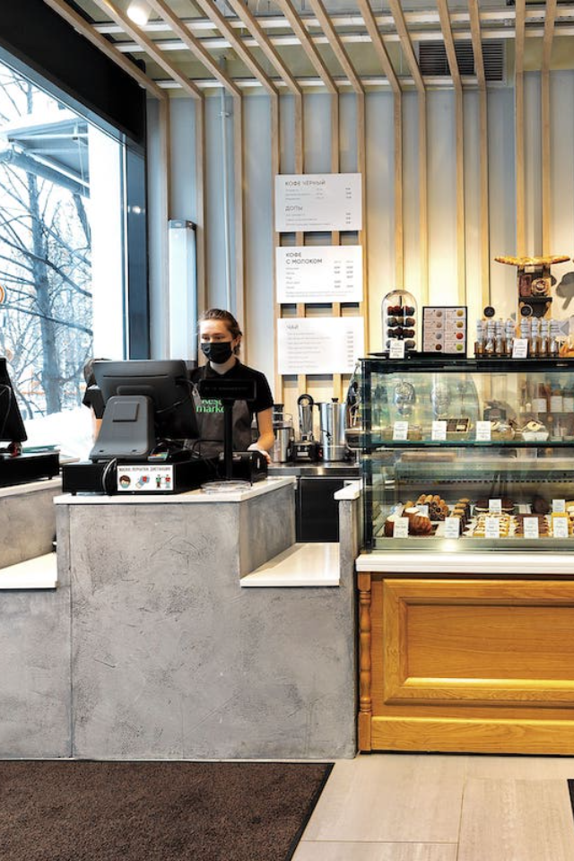 В Кунцеве открылся магазин-кафе Restmarket. Там можно заказать кофе и купить готовые блюда из ресторанов