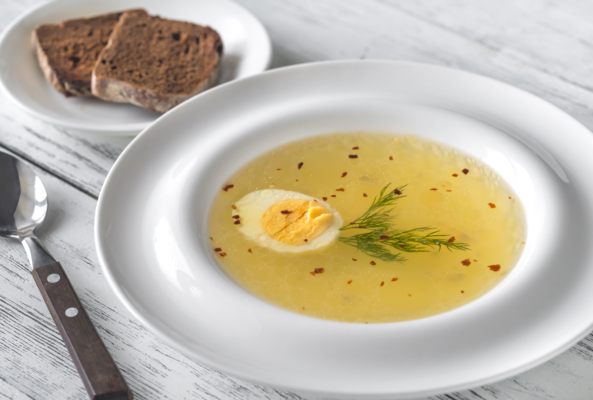 Как правильно варить бульон из курицы, мяса или веганскую версию