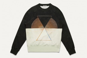 Футболка Uniqlo, cвитшот Acne, рубашка The Kooples