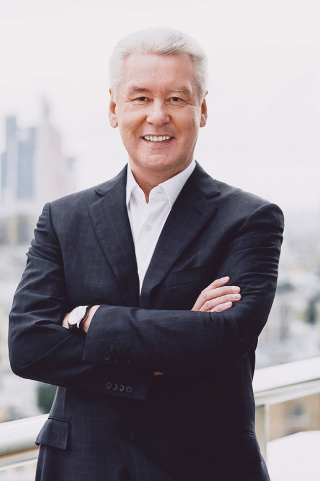 Выделить в московских ресторанах «свободные от COVID-19» зоны. То есть для тех, кто уже привился