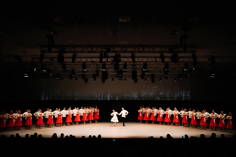 Я работаю в балете Игоря Моисеева