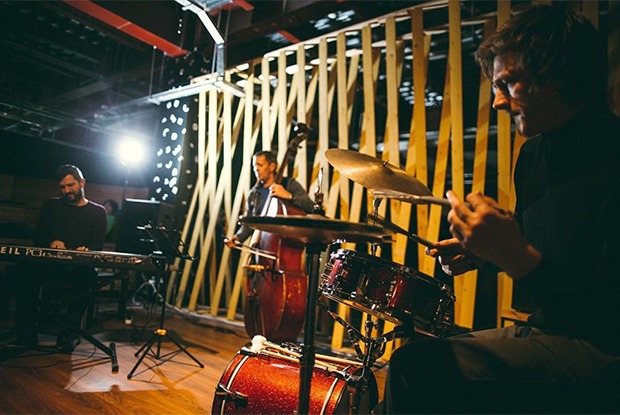 Спектакли, новогодние мастер-классы и джаз в горах