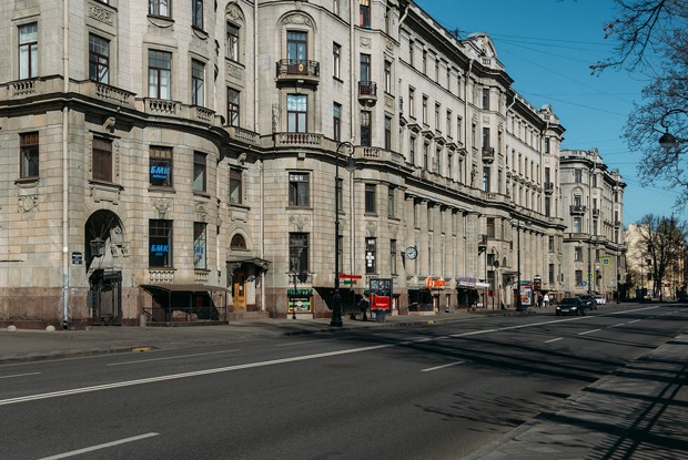 «Я живу в Доме трех Бенуа» (Петербург)
