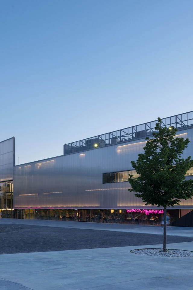 Музей «Гараж» приостановит работу выставок из-за войны в Украине