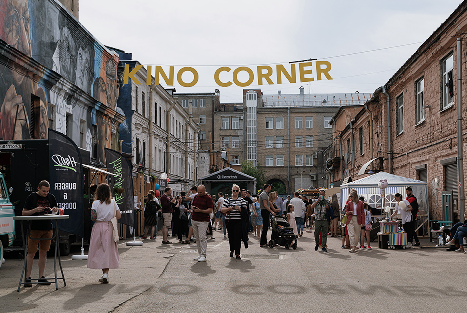 Как выглядит общественное пространство Kino Corner на Петроградской стороне