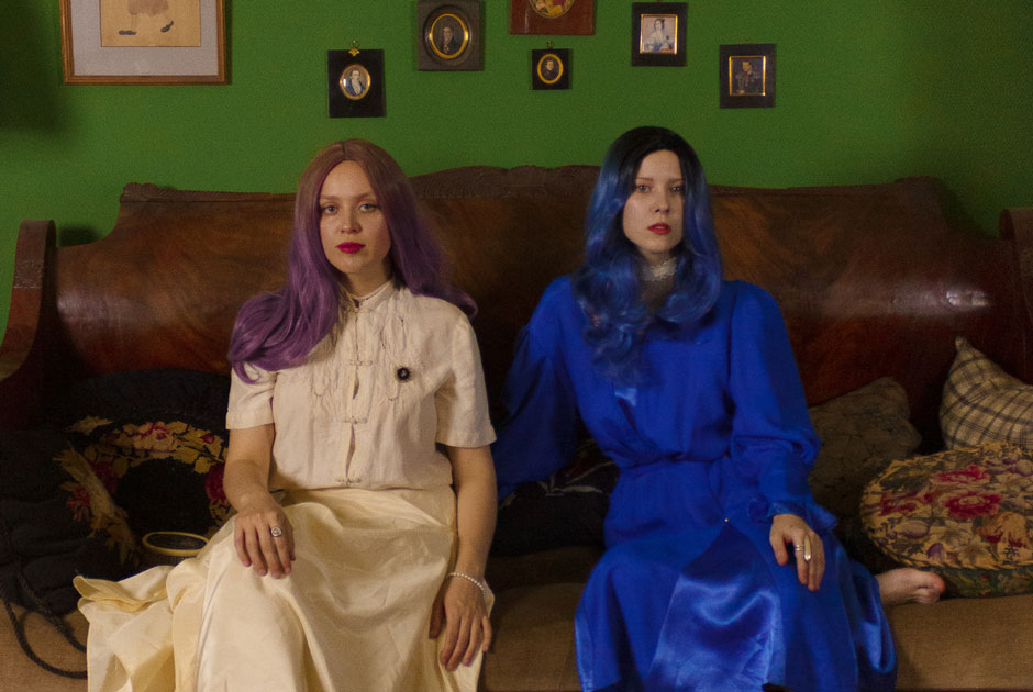 «Мы останемся приметами времени»: Самоирония и эволюция на новом альбоме «Комсомольска»