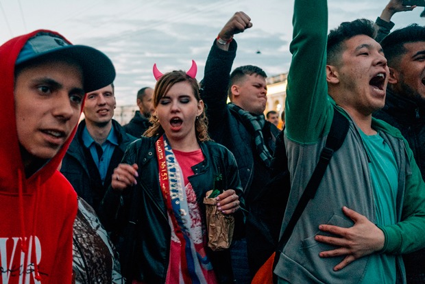 «Алые паруса»: Как гуляли выпускники в центре Петербурга