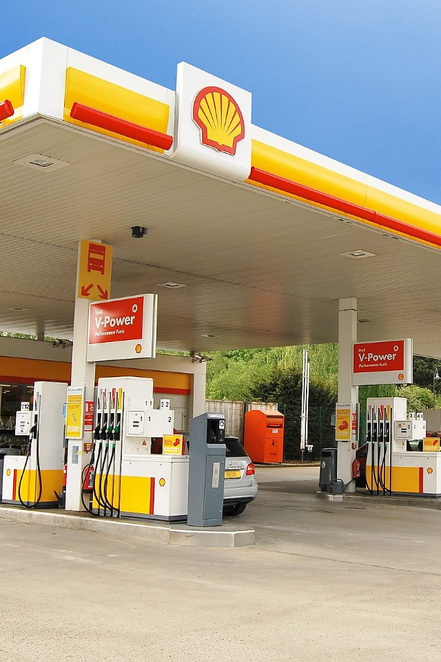 «Лукойл» купит дочернюю компанию Shell в России
