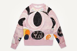 Свитшот Acne, джинсы Evisu, туфли Christian Louboutin