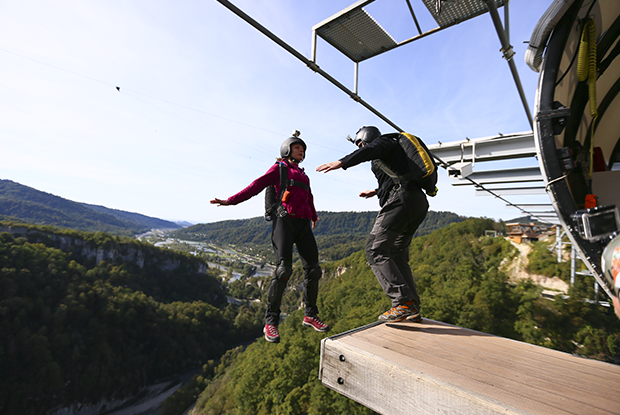 В «Скайпарке» в Сочи прошел фестиваль бейсджампинга Skypark BASE Days 2017
