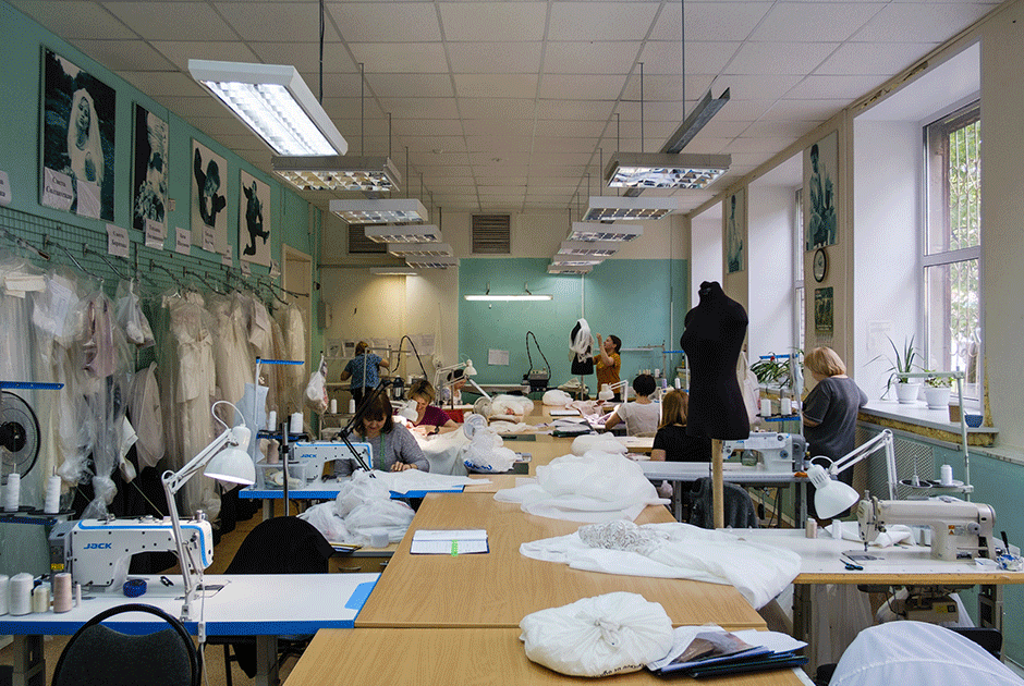 Производственный процесс: как в Нижнем шьют свадебные платья  для невест со всего мира