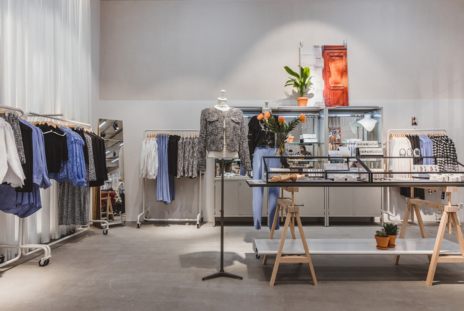 Первый магазин & Other Stories в «Метрополисе»
