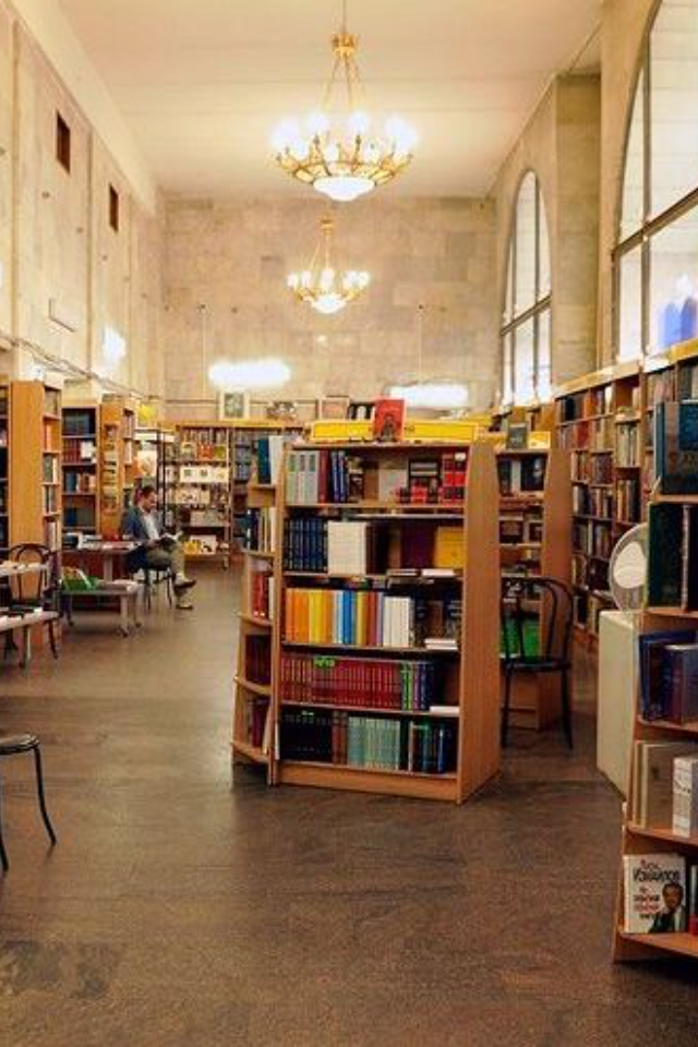 В Москве закрылся один из старейших книжных «Академкнига»