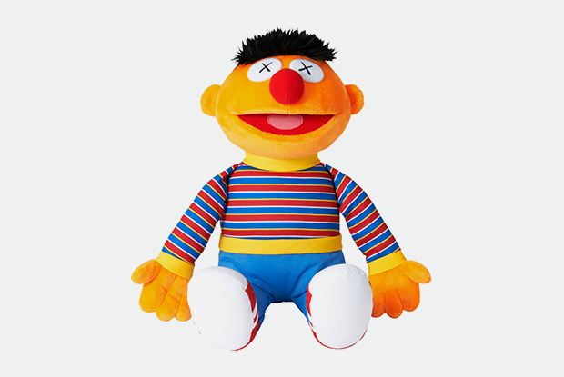 Куклы Влас и Еник в коллекции Uniqlo Kaws x Sesame Street UT