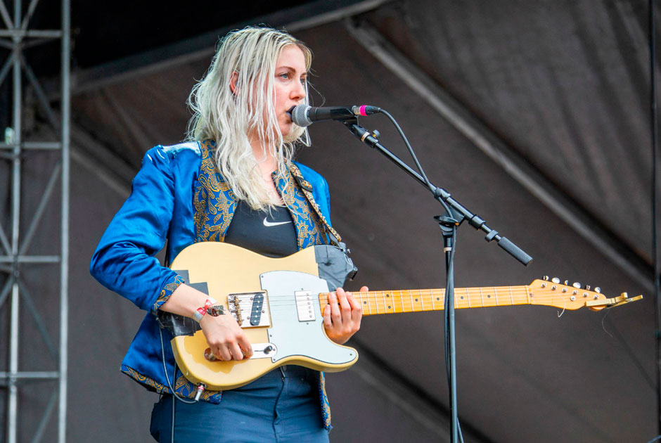 Альтернатива Билли Айлиш, музыкальный док от Apple и книга о пользе смеха