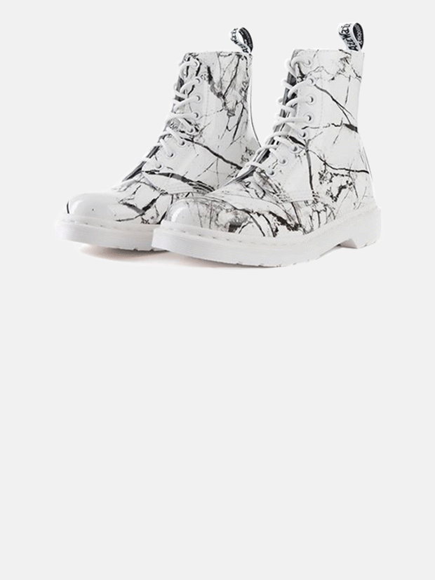Распродажа на Urban Outfitters, новые NMD от adidas Originals и обновление шоу-рума Modbrand
