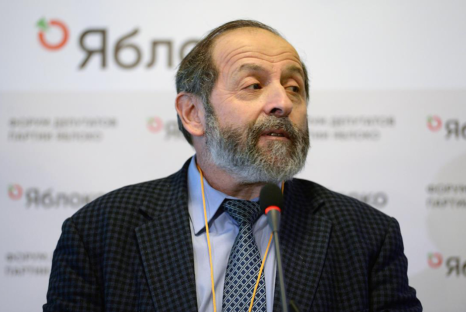 «Привет, меня сегодня залили перцем во время сбора подписей»