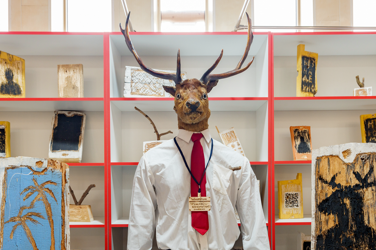 В Петербурге открыли магазин Wood:store, где продают деревянные айфоны и ноутбуки