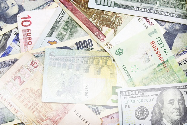 Как себя ведут валюты в трудных ситуациях