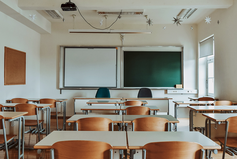 Российские учителя подписали антивоенную петицию — их заставляют забирать подписи назад