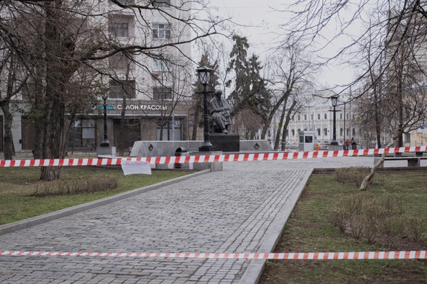 30 тысяч штрафа за случайный выход из дома: В России вводят настоящий карантин