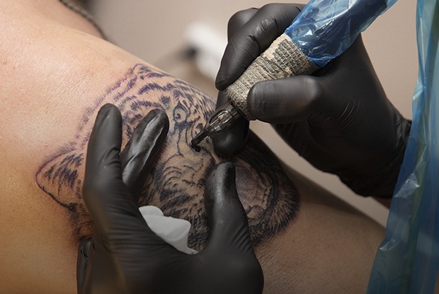 Фестиваль уличных музыкантов, tattoo-воскресенье и проекции против ВИЧ