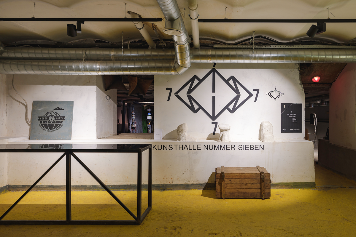 «Нужно помочь друг другу не сойти с ума»: Что происходит с независимыми галереями в Петербурге