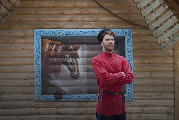 «Бабы даже сами с собой договориться не могут»: Молодые казаки — о феминизме и разгоне митингов