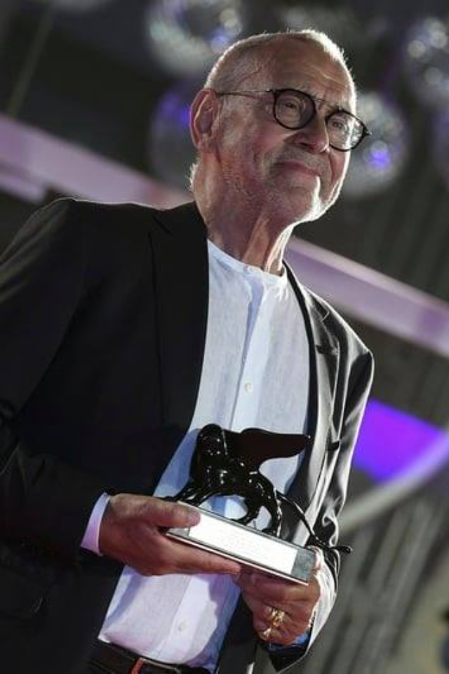 Андрей Кончаловский попросил снять свой фильм с номинации на кинопремию из-за выдвижения на нее Алексея Навального